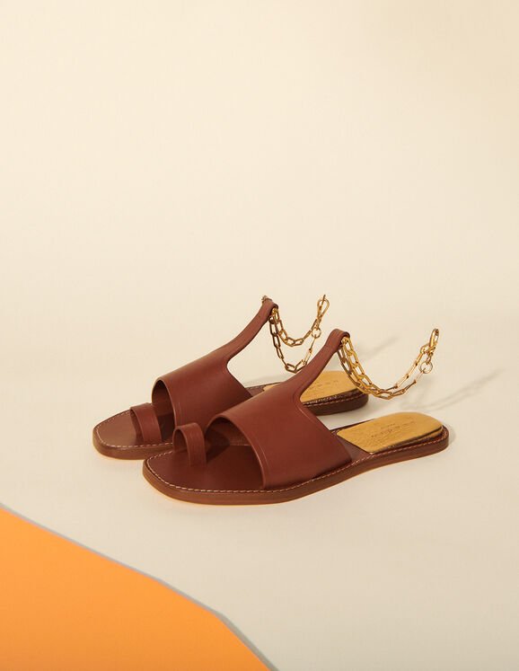 Leather sandals with chain detail